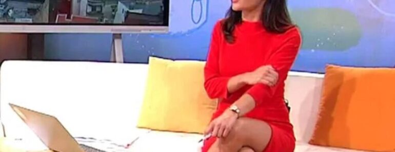 ATOMSKA BOMBA! Skinula se voditeljka koja svako jutro BUDI SRBE: Grudi u KRUPNOM KADRU, VRELO!