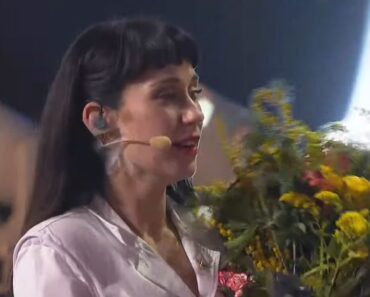 OD autsajderke do POBEDNICE: Jeziva TAJNA krije se iza pesme koja je izazivala podsmeh OD autsajderke do POBEDNICE: Jeziva TAJNA krije se iza pesme koja je izazivala podsmeh