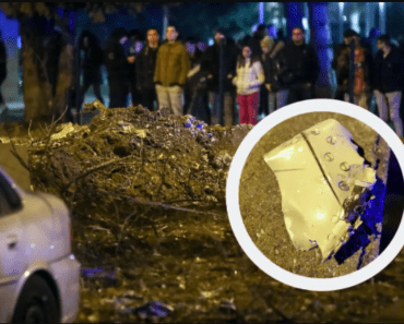 U Zagrebu deo AVIONA PAO i napravio KRATER od 3 metra, na njemu crvena PETOKRAKA i oznake na ruskoj ćirilici U Zagrebu deo AVIONA PAO i napravio KRATER od 3 metra, na njemu crvena PETOKRAKA i oznake na ruskoj ćirilici