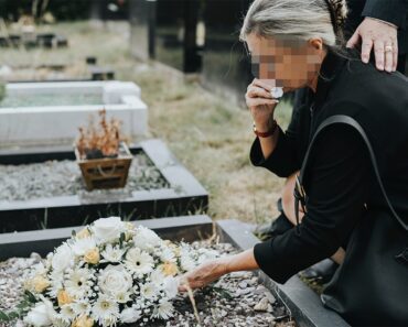 Dva meseca na GR0BU muža viđala TUĐE cveće: Pomislila da je imao ljubavnicu, pa doživela još veći Š0K Dva meseca na GR0BU muža viđala TUĐE cveće: Pomislila da je imao ljubavnicu, pa doživela još veći Š0K