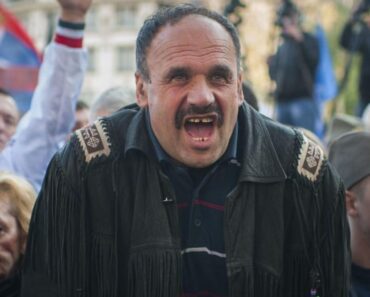 NE LIČI NA SEBE! OVAKO DANAS IZGLEDA ZMAJ OD ŠIPOVA: Svi gledaju u ovu sliku i ne mogu da dođu sebi, PA ŠTA MU BI?!