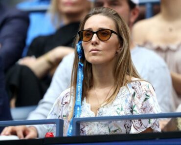 “SRAMI SE, JADNA, JESI LI PRI SEBI?!” – GNUSNE uvrede Jeleni Đoković zbog 1 slike, Srbi se razgnevili!