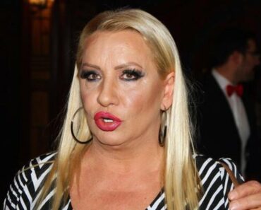 ŠTA SE DEŠAVA SA VESNOM ZMIJANAC?! O čemu se ovde radi, SVI U ŠOKU!? (FOTO) ŠTA SE DEŠAVA SA VESNOM ZMIJANAC?! O čemu se ovde radi, SVI U ŠOKU!? (FOTO)