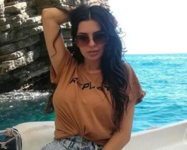 SKINULA SE TANJA SAVIĆ I ZAPALILA PRIMORJE, MUŠKARCIMA PADA VILICA: Kaješ li se Stanivukoviću?