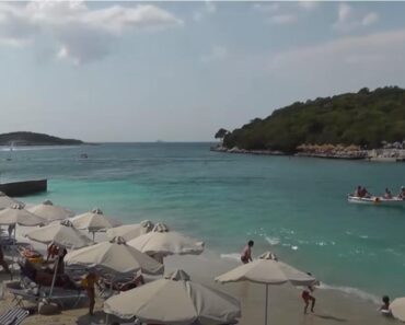 ČOVEK OBJAVIO RAČUN IZ RESTORANA U POZNATOM ALBANSKOM LETOVALIŠTU! Jeli školjke, lignje, salate, A KAD JE STIGAO RAČUN – ŠOK