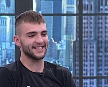 VELJKO RAŽNATOVIĆ JE IZGUBIO NEVINOST SA 12 GODINA U WC-U: Odmah je pozvao CECU, rekao joj je OVU REČENICU! (VIDEO) VELJKO RAŽNATOVIĆ JE IZGUBIO NEVINOST SA 12 GODINA U WC-U: Odmah je pozvao CECU, rekao joj je OVU REČENICU! (VIDEO)