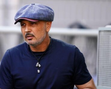 SUZE ĆE VAM SAME KRENUTI KADA VIDITE KAKO SADA IZGLEDA SINIŠA MIHAJLOVIĆ: Bolest je vidljiva! SUZE ĆE VAM SAME KRENUTI KADA VIDITE KAKO SADA IZGLEDA SINIŠA MIHAJLOVIĆ: Bolest je vidljiva!