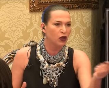 OBJAVLJENA FOTKA SA ZVANIČNOM POTVRDOM: Jelena Maćić SKOČILA U SAVU, voditeljka se bacila u reku iz RESTORANA! OBJAVLJENA FOTKA SA ZVANIČNOM POTVRDOM: Jelena Maćić SKOČILA U SAVU, voditeljka se bacila u reku iz RESTORANA!