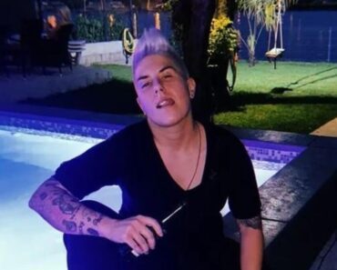 IZ TOP RIBE SE PRETVORILA U MUŠKARCA! SVI BULJE U FOTKU MATORE IZ MLAĐIH DANA: Duga kosa, grudi, ŽEŠĆA OD STARLETA!