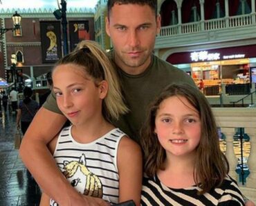 DUŠKU PUNO SRCE KARLEUŠI NIJE SVEJEDNO: Ćerke se podelila, Nika ODLUČILA da pođe za TATOM! DUŠKU PUNO SRCE KARLEUŠI NIJE SVEJEDNO: Ćerke se podelila, Nika ODLUČILA da pođe za TATOM!