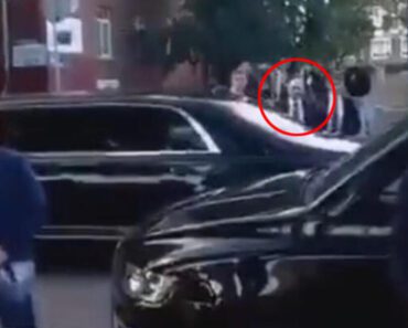 PUTIN ZAUSTAVIO KOLONU I IZAŠAO IZ KOLA! ŠOK U KALINJINGRADU! Postavio prolaznicima samo ova DVA PITANJA (VIDEO)