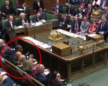 POGLEDAJTE TRENUTAK KADA SU PREMIJERKI JAVILI ZA KRALJICU: Donji dom prekinuo sednicu