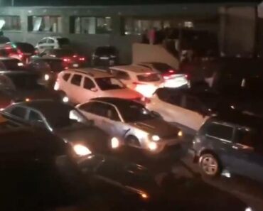 EVO KOLIKO JE RUSA NAVODNO NAPUSTILO ZEMLJU! TAJNA SLUŽBA ALARMIRALA PUTINA: Ubeđuju ga da mora da preduzme rigorozan potez EVO KOLIKO JE RUSA NAVODNO NAPUSTILO ZEMLJU! TAJNA SLUŽBA ALARMIRALA PUTINA: Ubeđuju ga da mora da preduzme rigorozan potez