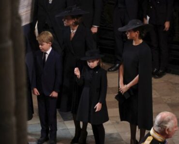 MEGAN MARKL JASNO STAVLJENO DO ZNANJA GDE PRIPADA! Snimak obilazi svet, britanski tabloidi odmah primetili ovaj detalj! (VIDEO) MEGAN MARKL JASNO STAVLJENO DO ZNANJA GDE PRIPADA! Snimak obilazi svet, britanski tabloidi odmah primetili ovaj detalj! (VIDEO)