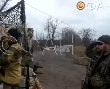 RUSI SU PRONAŠLI ŠOK SNIMAK UKRAJINSKIH VOJNIKA: Da li je moguće da OVO RADE, sve se vidi (VIDEO) RUSI SU PRONAŠLI ŠOK SNIMAK UKRAJINSKIH VOJNIKA: Da li je moguće da OVO RADE, sve se vidi (VIDEO)
