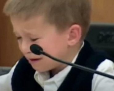DEČAK JE NACRTAO CRTEŽ, A NAKON TOGA NJEGOVA MAJKA JE ODMAH UHAPŠENA: Osudili su je na DOŽIVOTNU ROBIJU (VIDEO)