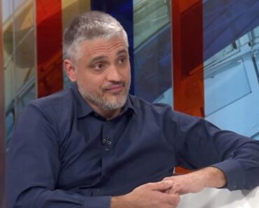 ČEDA JOVANOVIĆ NAKON SKANDALA OBJAVIO INTIMNU FOTKU SVOJE ŽENE: Svi u NEVERICI gledaju (FOTO) ČEDA JOVANOVIĆ NAKON SKANDALA OBJAVIO INTIMNU FOTKU SVOJE ŽENE: Svi u NEVERICI gledaju (FOTO)