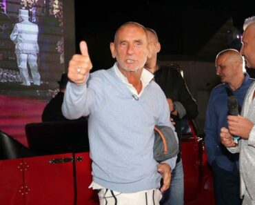 ĆERKA LEPOG MIĆE JE DOKTOR NAUKA! Od njene LEPOTE zastaje dah, konačno VIDIMO tu uspešnu devojku (FOTO) ĆERKA LEPOG MIĆE JE DOKTOR NAUKA! Od njene LEPOTE zastaje dah, konačno VIDIMO tu uspešnu devojku (FOTO)
