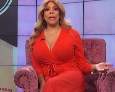 VODITELJKA PUSTILA “GOLUBA” PRED GLEDAOCIMA! Pokušala da se IZVADI, ali se SVE ČULO (VIDEO)