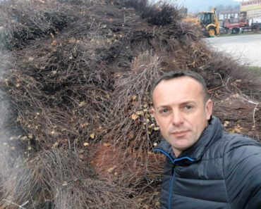 IMA POSLA KO HOĆE DA RADI, DNEVNICA TOKOM ZIME IDE I DO 80 EVRA: Njegoš se bavi neobičnim poslom, GENIJALNO! (FOTO) IMA POSLA KO HOĆE DA RADI, DNEVNICA TOKOM ZIME IDE I DO 80 EVRA: Njegoš se bavi neobičnim poslom, GENIJALNO! (FOTO)