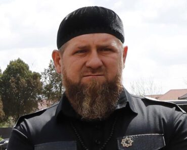 KADIROV SE HITNO OGLASIO NAKON POVLAČENJA: Čečenski lider uputio IZNENAĐUJUĆU PORUKU komandantu ruskih snaga Surovikinu KADIROV SE HITNO OGLASIO NAKON POVLAČENJA: Čečenski lider uputio IZNENAĐUJUĆU PORUKU komandantu ruskih snaga Surovikinu