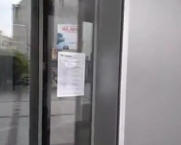 SRBIN TRAŽI ŽENU ZA BRAK, ALI IMA USLOVE: Okačio oglas ispred gradske uprave, svi se smeju! (FOTO)