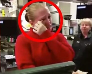 Samohrana majka je uslužila bogatu staricu. Kad joj je platila… Nije prestajala plakati!! VIDEO