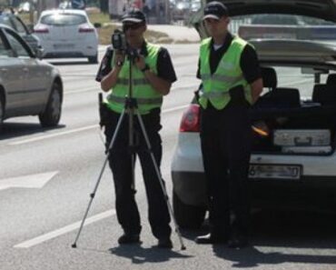 SMISLILI GENIJALNI NAČIN ZA IZBEGAVANJE POLICIJE: I zbog toga ih niko ne može kazniti SMISLILI GENIJALNI NAČIN ZA IZBEGAVANJE POLICIJE: I zbog toga ih niko ne može kazniti