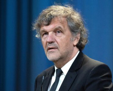 OVAKO IZGLEDA VILA EMIRA KUSTURICE U HERCEG NOVOM: Uložio BRDO PARA u nju, a OVAJ SRBIN MU JE KOMŠIJA OVAKO IZGLEDA VILA EMIRA KUSTURICE U HERCEG NOVOM: Uložio BRDO PARA u nju, a OVAJ SRBIN MU JE KOMŠIJA