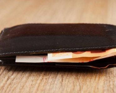 OVU STVAR VEĆINA SRBA DRŽI U NOVČANIKU, A PRIVLAČI BEDU: Odmah TO IZBACITE, ostavite SAMO NOVAC OVU STVAR VEĆINA SRBA DRŽI U NOVČANIKU, A PRIVLAČI BEDU: Odmah TO IZBACITE, ostavite SAMO NOVAC