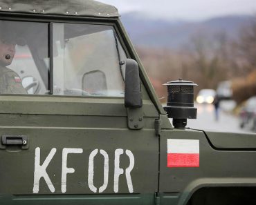 ŠOK! OGLASIO SE KFOR O ZAHTEVU SRBIJE ZA POVRATAK VOJNIKA: Stigla prva reakcija iz komande NATO snaga na KiM ŠOK! OGLASIO SE KFOR O ZAHTEVU SRBIJE ZA POVRATAK VOJNIKA: Stigla prva reakcija iz komande NATO snaga na KiM