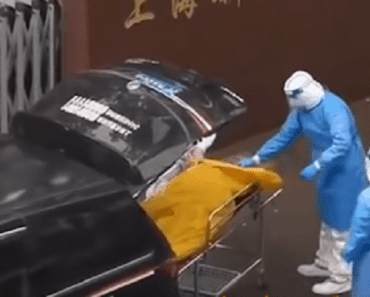 Horor ispred mtvačnice: Čoveka stavili u kesu, a onda je usledio ŠOK! (VIDEO)