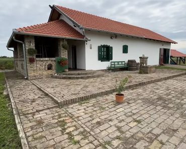 Prodaje salaš iz bajke kod Bačke Topole: 20.000 evra može na njemu da se zaradi godišnje Prodaje salaš iz bajke kod Bačke Topole: 20.000 evra može na njemu da se zaradi godišnje
