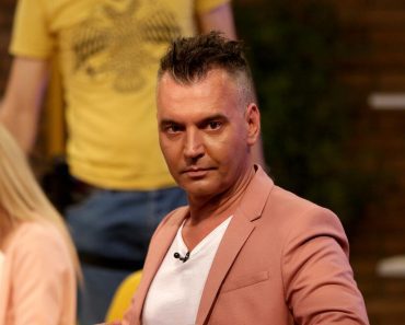 DA LI JE MOGUĆE DA JE MILAN MILOŠEVIĆ SA OVOM OSOBOM NAPUSTIO SRBIJU? Mnogo se SPEKULISALO, a sada je JASNO DA LI JE MOGUĆE DA JE MILAN MILOŠEVIĆ SA OVOM OSOBOM NAPUSTIO SRBIJU? Mnogo se SPEKULISALO, a sada je JASNO