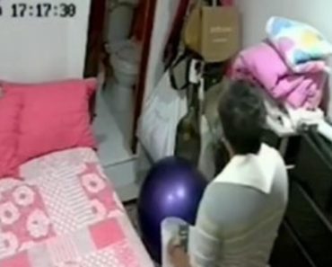 MLADOŽENJA POZVAO ВLUDNOG POPA POSLE SVADBE DA OSVEŠTA DOM: Kad je vratio snimak sa kamere, šokirao se (VIDEO) MLADOŽENJA POZVAO ВLUDNOG POPA POSLE SVADBE DA OSVEŠTA DOM: Kad je vratio snimak sa kamere, šokirao se (VIDEO)