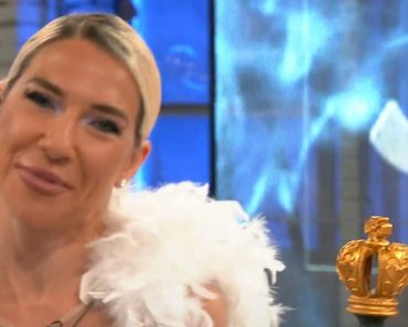 EVO KAKO SE JOVANA JEREMIĆ PONAŠA KADA JE KAMERE NE SNIMAJU! Isplivale ŠOK FOTKE, đuska u studiju i PLJESKA sebe po ZADNJICI