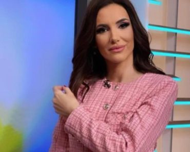 MINIĆ DOVODI DO GRANICE PUCANJA! Voditeljka Prve BACILA ŽIŠKU, muški rod na KOLENIMA zbog BUTINA (FOTO) MINIĆ DOVODI DO GRANICE PUCANJA! Voditeljka Prve BACILA ŽIŠKU, muški rod na KOLENIMA zbog BUTINA (FOTO)