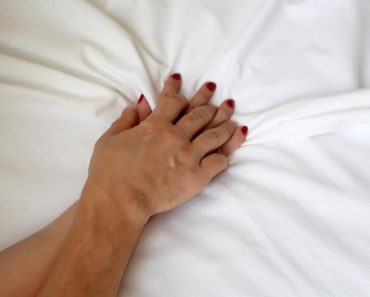 MUKICA, NIJE JOJ LAKO! Evo šta se dešava sa kada je ŽENA dugo bez “ONOGA”!