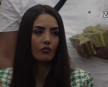 ANĐELA SE SPUSTILA NA KOLENA, A ZVEZDAN SVUKAO DONJI VEŠ: Crnogorka ne prestaje da se PONIŽAVA, kamera SVE SNIMILA ANĐELA SE SPUSTILA NA KOLENA, A ZVEZDAN SVUKAO DONJI VEŠ: Crnogorka ne prestaje da se PONIŽAVA, kamera SVE SNIMILA