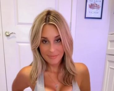 ISPLIVAO EKSPLICITAN SNIMAK MEDICINSKE SESTRE: Ljudi gledali šta radi PRED OGLEDALOM (VIDEO)