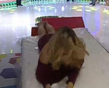 VODITELJKA ZABORAVILA DA NEMA DONJI VEŠ, PA SE BACILA NA DUŠEK U PROGRAMU UŽIVO: Sevnulo MEĐUNOŽJE, sve se VIDELO VODITELJKA ZABORAVILA DA NEMA DONJI VEŠ, PA SE BACILA NA DUŠEK U PROGRAMU UŽIVO: Sevnulo MEĐUNOŽJE, sve se VIDELO