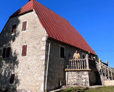 Ovo je dedovina Jovana Memedovića! Poreklo mu nije iz Srbije, majka mu je iz ove zemlje, a otac… (FOTO) Ovo je dedovina Jovana Memedovića! Poreklo mu nije iz Srbije, majka mu je iz ove zemlje, a otac… (FOTO)