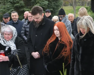 EVO ŠTA SU BRENA I BOBA URADILI 40 DANA OD SAŠINE SMRTI Na groblju niko nije verovao šta vidi, mnogi su im zamerili EVO ŠTA SU BRENA I BOBA URADILI 40 DANA OD SAŠINE SMRTI Na groblju niko nije verovao šta vidi, mnogi su im zamerili