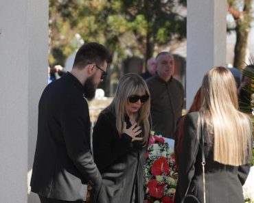 Suzana Jovanović ponovo zavijena u crno Suzana Jovanović ponovo zavijena u crno