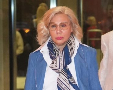 Sinoć je ceo Beograd brujao o urednici RTS: Izašla iz ilegale pa uhvaćena u SC sa ćerkom najbogatijeg Srbina Sinoć je ceo Beograd brujao o urednici RTS: Izašla iz ilegale pa uhvaćena u SC sa ćerkom najbogatijeg Srbina