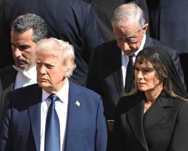 Melanija napravila totalnu pometnju na sahrani pape Franje! Narod ne prestaje da bruji – pogledajte je samo Melanija napravila totalnu pometnju na sahrani pape Franje! Narod ne prestaje da bruji – pogledajte je samo