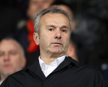 Bili su kao braća, dok Savićević nije pocepao njegovu sliku: Prava istina konačno izašla na videlo, nacija u šoku! Bili su kao braća, dok Savićević nije pocepao njegovu sliku: Prava istina konačno izašla na videlo, nacija u šoku!