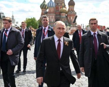 Zgodni, lepi i smrtonosni! Svet ne prestaje da bruji o Putinovim telohraniteljima – šokiraće vas šta imaju u rukama Zgodni, lepi i smrtonosni! Svet ne prestaje da bruji o Putinovim telohraniteljima – šokiraće vas šta imaju u rukama