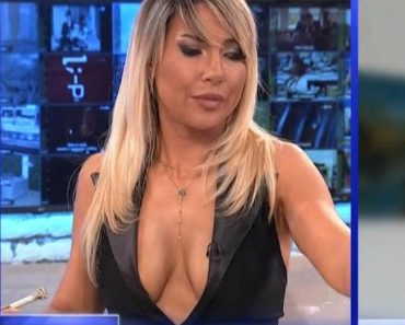 Sevnula intima: Jeremićeva prošetala u miniću, a kamera snimila ono ispod suknje, muški rod na kolenima