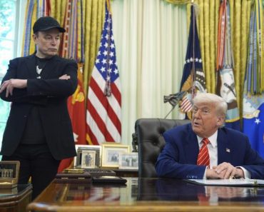 KAKVO LUDILO! MASK NE STAJE: Traži od Amerikanaca da SMENE TRAMPA i dovedu ovog čoveka! KAKVO LUDILO! MASK NE STAJE: Traži od Amerikanaca da SMENE TRAMPA i dovedu ovog čoveka!